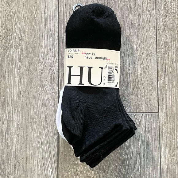 HUE Accessories - Hue Women’s Quarter Top 8 Pack Socks.